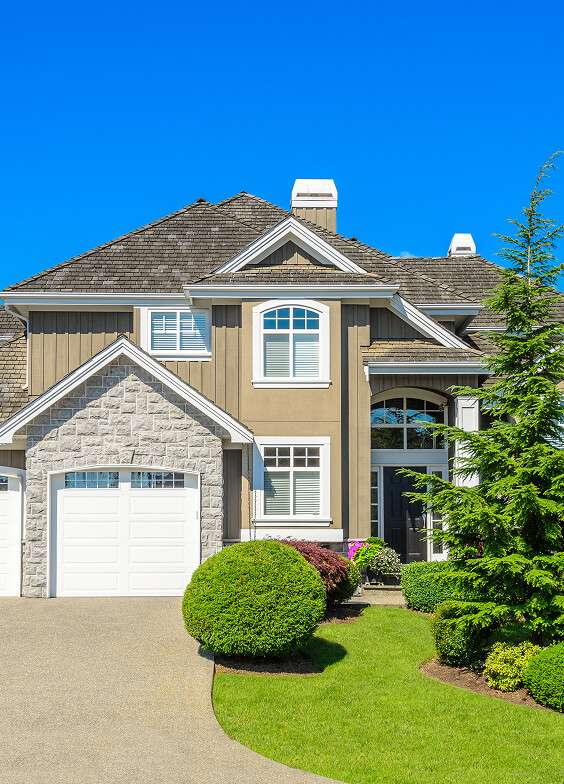 img-modern-house-landscaped